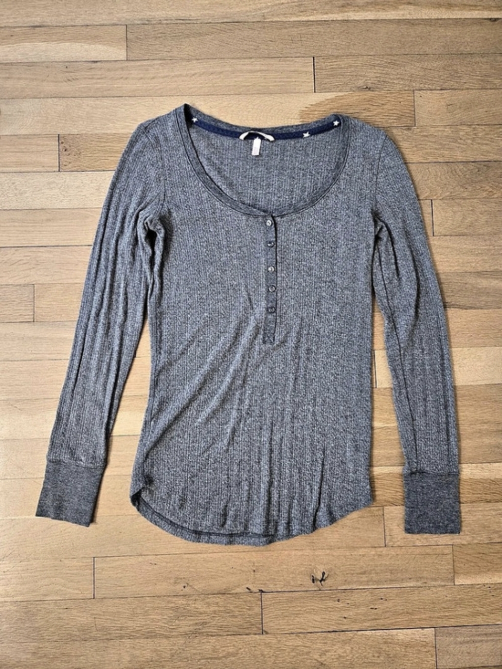 Victoria's Secret Ribbed Long Sleeve Top in Gray Size Small